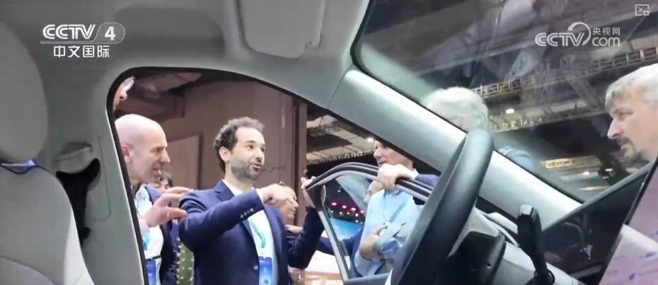 眾多交互“黑科技”圈粉海外經銷商 AI技術應用于智能汽車多個領域