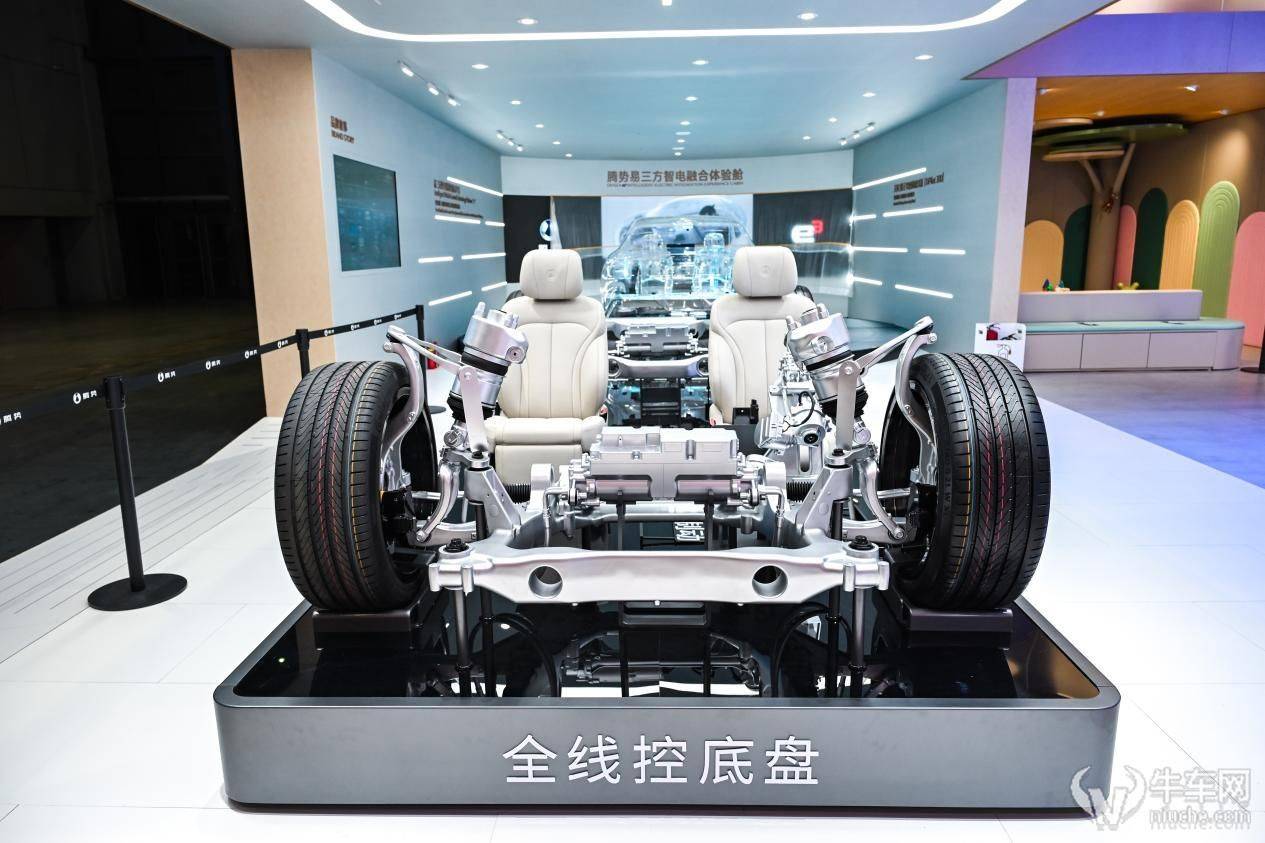 騰勢(shì)Z概念跑車首發(fā)亮相 全球首搭云輦M、線控轉(zhuǎn)向系統(tǒng)