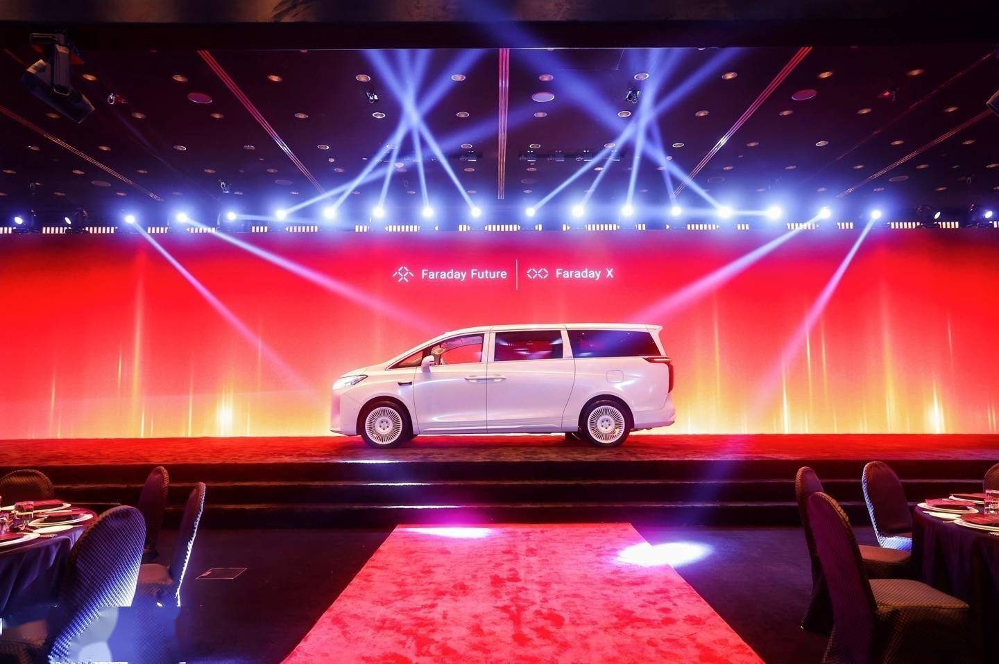 法拉第未來宣布接入特斯拉超級充電網(wǎng)絡(luò),明年新車型配備NACS接口