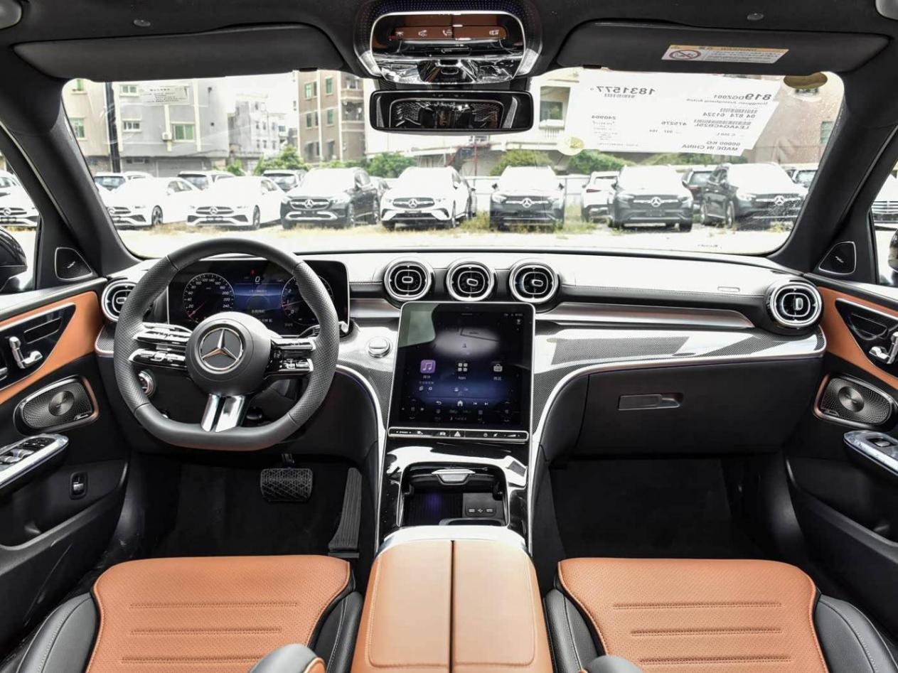 新款奔馳C級(jí)正式上市!網(wǎng)友:這個(gè)價(jià)格多少有點(diǎn)不配